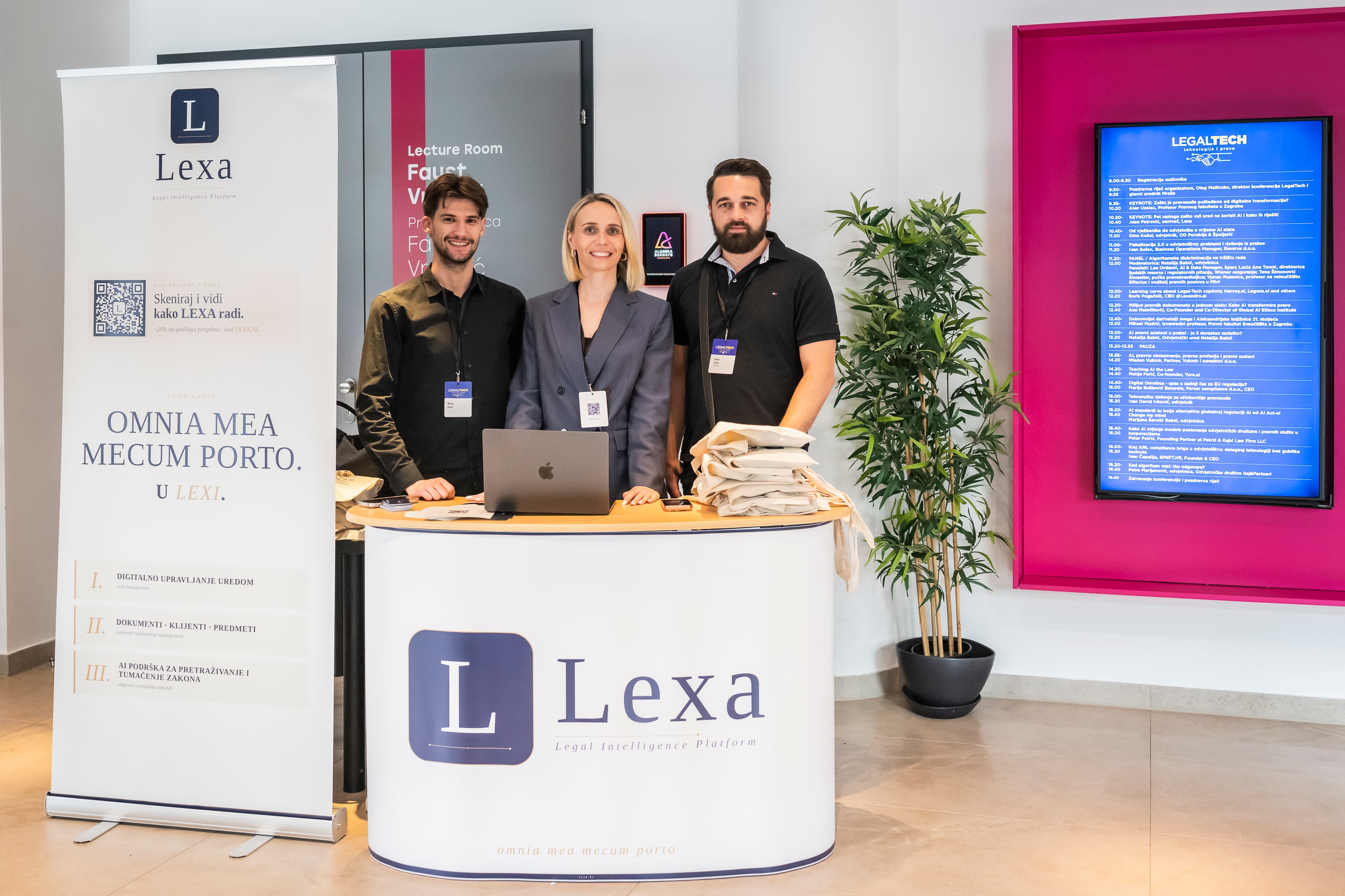 Lexa team with visitors